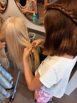 Ferien(s)pass 2023: Junge Friseurschnupperlinge - Friseur Evi